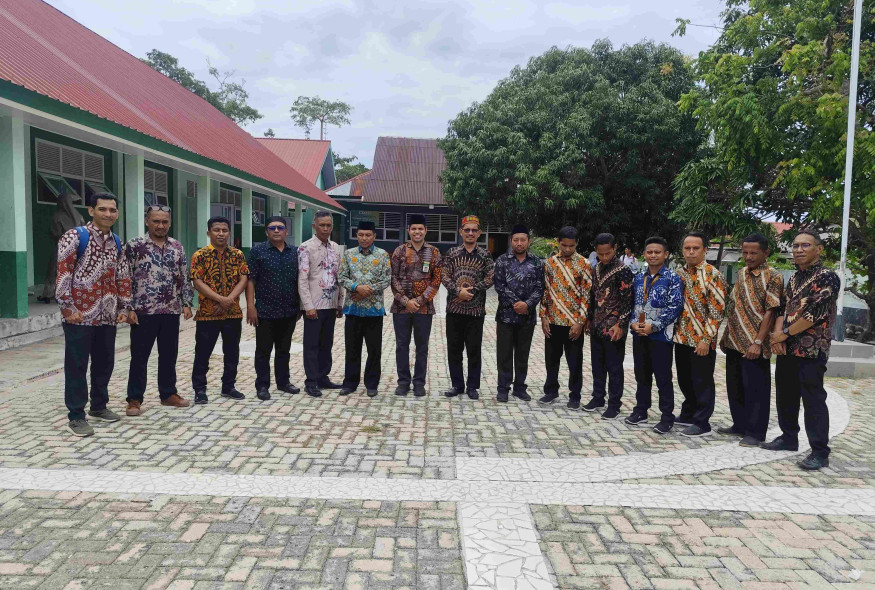 menghadiri-dan-membuka-kegiatan-ldk-osis-dan-mpk-man-2-wakatobi